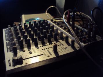 La radio, la Tele, Internet, Cd,